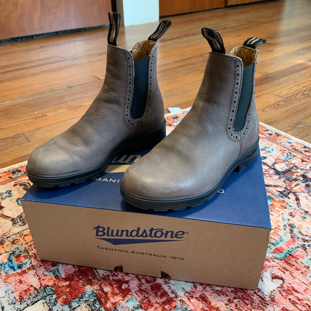 Blundstone Women’s high top boots, Dusty Grey, size 7